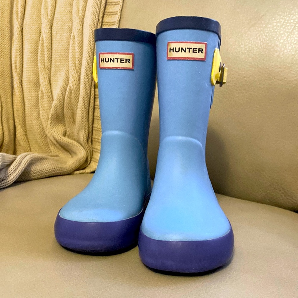 Kids HUNTER rain boots uk7 US size 8 . Blue yellow color combo